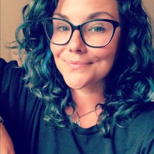 Meet your Posher, Elise